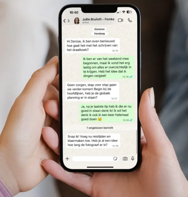 Plan zelf je bruiloft, met Jullie Bruiloft als hulplijn. Geen typische weddingplanner, maar wel 7 dagen per week bereikbaar voor al jullie vragen. Mobiele telefoon met een app gesprek tussen Femke en een bruidspaar.