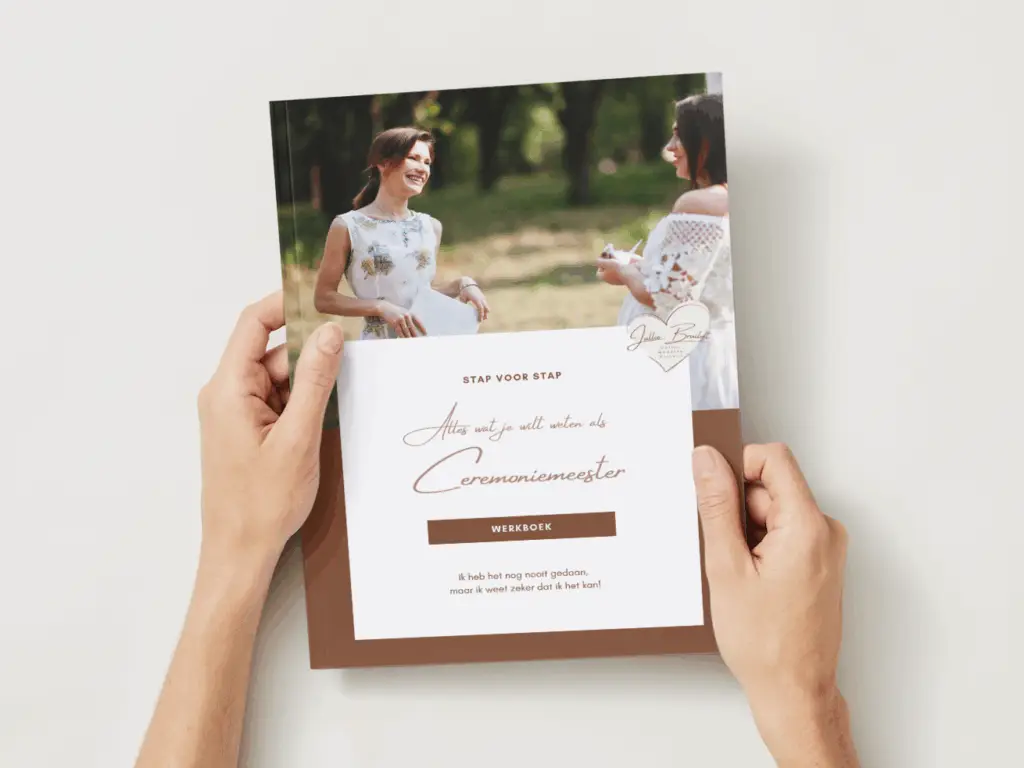 Gevraagd als ceremoniemeester? Van Help! naar Held! met ons fysieke praktische invulwerkboek. Foto: voorkant ceremoniemeesterwerkboek.